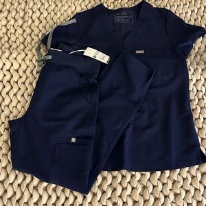 NEW Figs petite set in navy